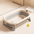 Baignoire Bébé Pliable Gris Volcan en situation dans la salle de bain | BebeSac