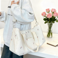 Sac a Langer Brode Fleurs detail matiere et fermetures