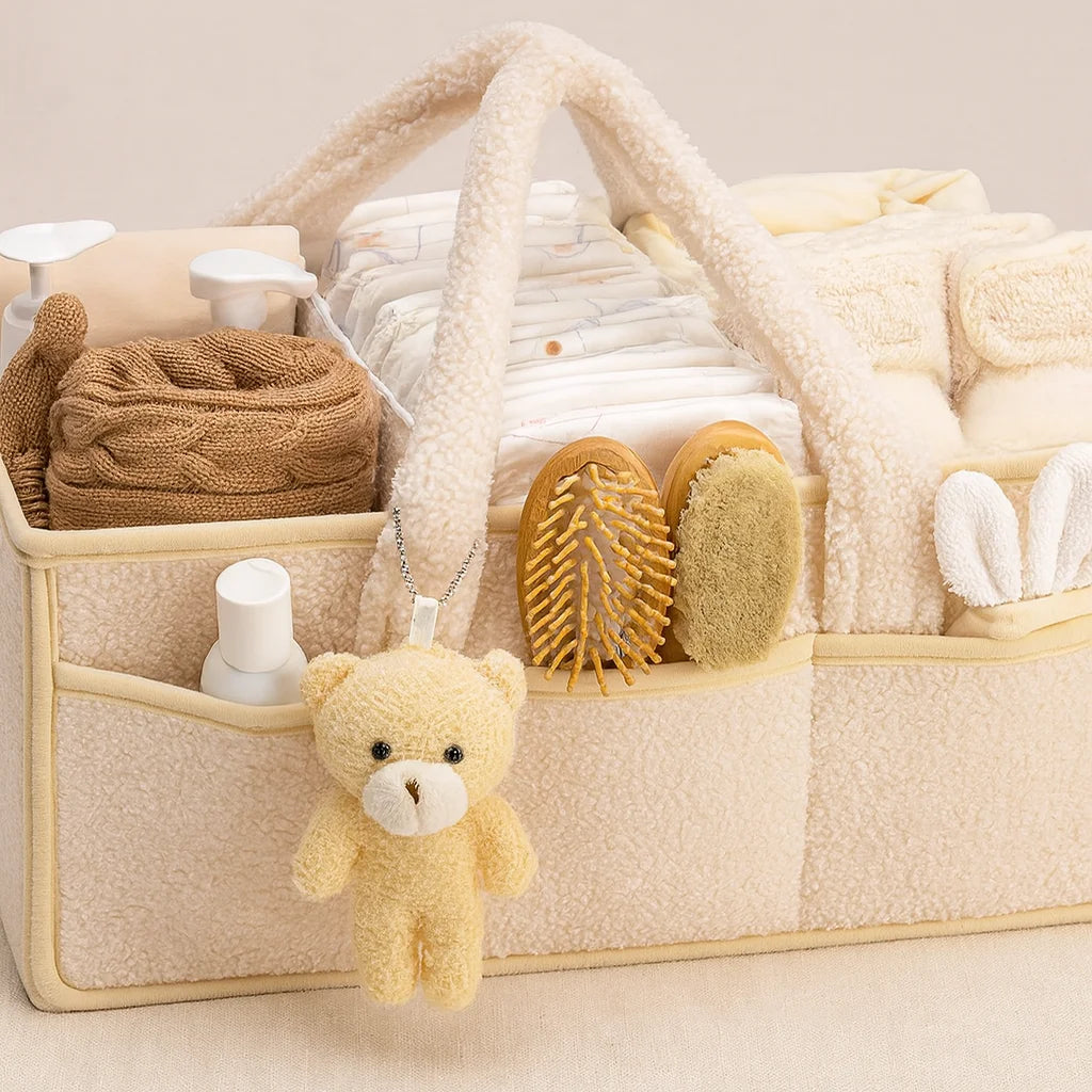 Panier à Langer Teddy Ivoire rempli du nécessaire de change | BebeSac