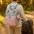 Sac à Dos à Langer Rose et Gris : porté en balade avec la poussette | BebeSac