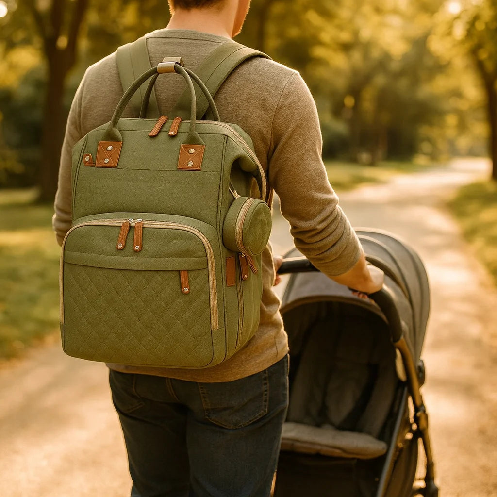 Sac à Dos à Langer Vert Olive : porté en balade avec la poussette | BebeSac