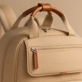 Sac à langer jumeaux extensible : détail des finitions cuir | BebeSac
