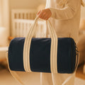 Sac Maternité Voyage Bleu Marine - porté en chambre d'enfant | BebeSac